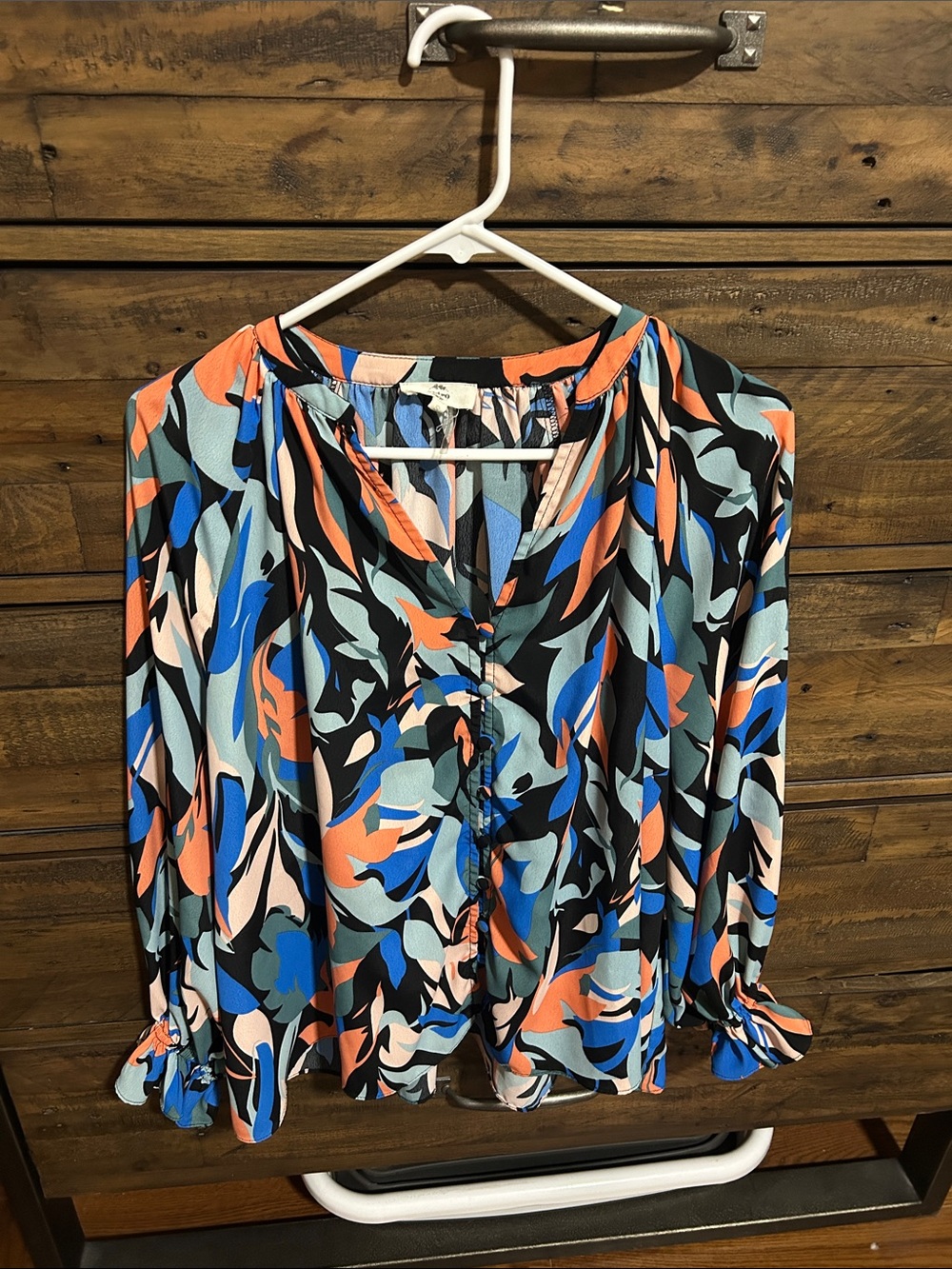 entro Multicolor Abstract Button-Front Blouse. Work. Business. Dressy. Suit